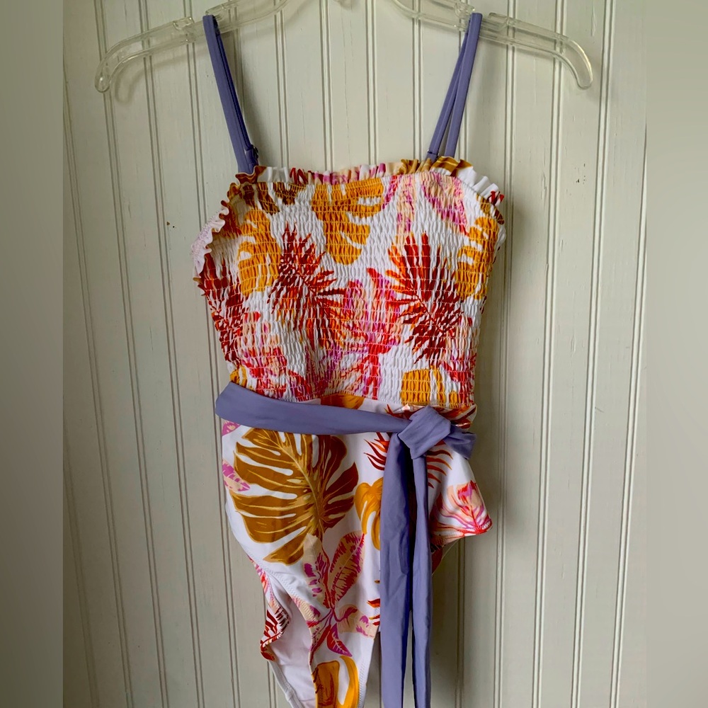 Cupshe One Piece (Small) Bathing Suit with decorative tie & adjustable straps